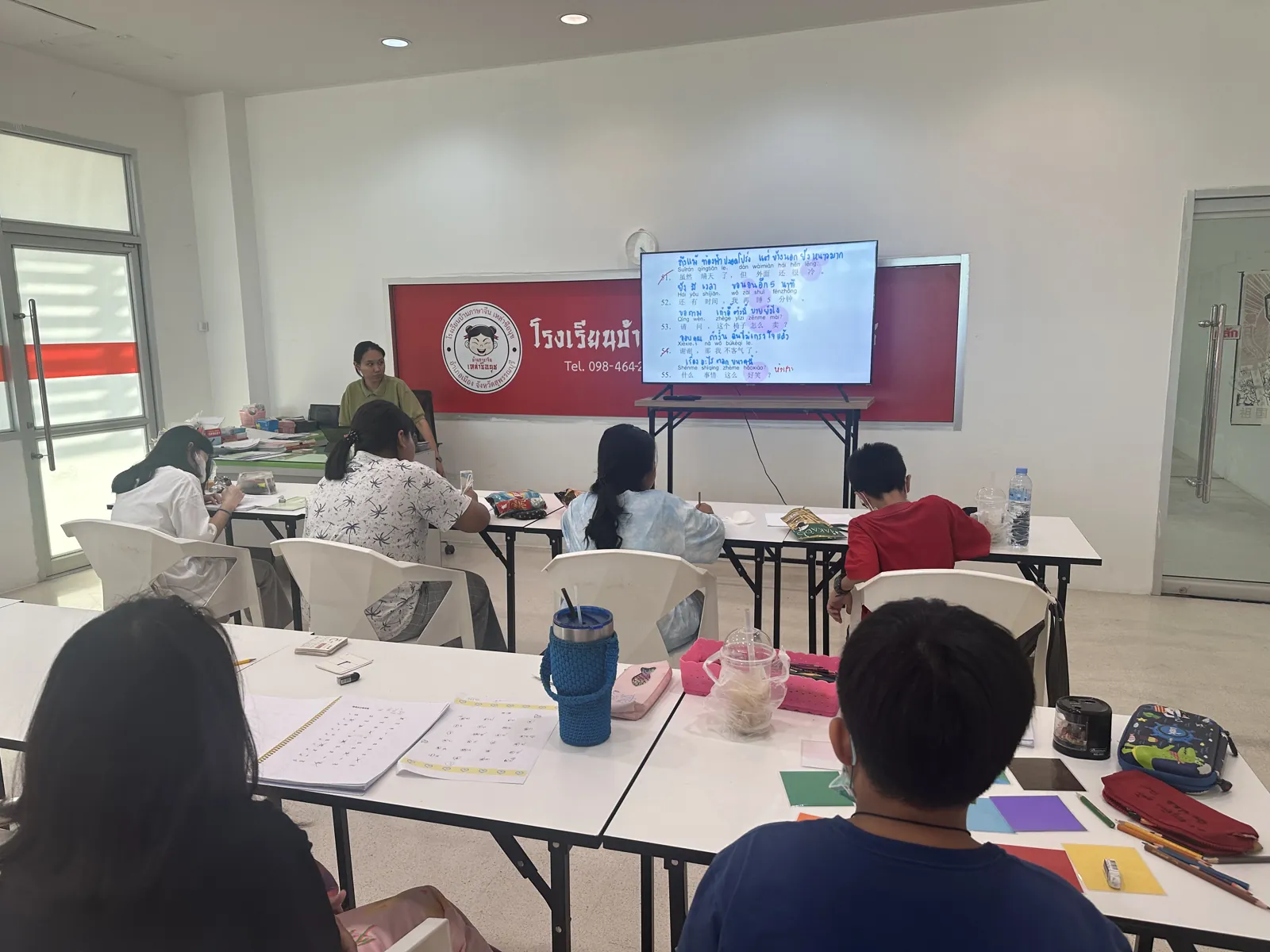 ครูพี่Q สอนประโยคภาษาจีนให้นักเรียน